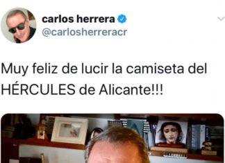 El gran periodista Carlos Herrera apoya al Hércules de Alicante mostrando la camiseta blanquiazul durante su programa «Herrera en Cope»