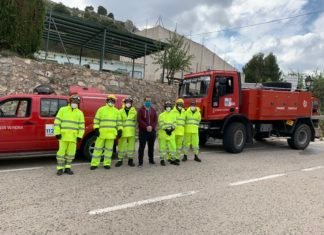 El pueblo de Confrides agradece a los bomberos de la Generalitat Valenciana su labor en la extinción del reciente incendio forestal en la localidad alicantina