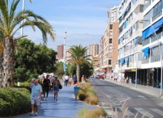 Benidorm cierra al tráfico varias calles para generar espacios peatonales y evitar contagios por acercamiento de viandantes
