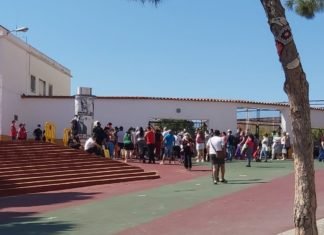 Venezuela ya se vislumbra en España con colas de personas para poder comer…..incluso en ciudades ricas como Benidorm