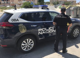 La Policía Nacional detiene a cuatro personas in fraganti en el interior de una vivienda a la que habían accedido tras forzar la cerradura