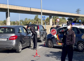 La Policía Nacional detiene en vía pública a una persona con drogas de diseño dispuestas para consumir en una fiesta