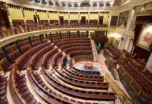 Pedro Sánchez patalea a la lengua valenciana en el primer acto de la presente legislatura en España