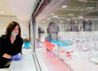 Díaz Ayuso pone al frente del Plan COVID-19 al director del Hospital de la Comunidad de Madrid en IFEMA