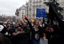 Jóvenes ‘Anonymous’ protestan ante el Congreso contra «la nefasta y criminal gestión del Gobierno»