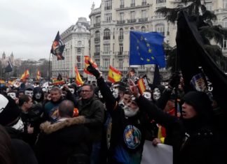 Jóvenes ‘Anonymous’ protestan ante el Congreso contra «la nefasta y criminal gestión del Gobierno»