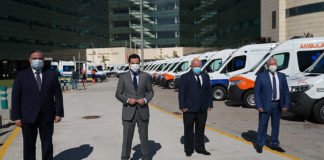 El presidente andaluz ha presentado 21 nuevas ambulancias que servirán para mejorar el servicio sanitario de la provincia de Granada