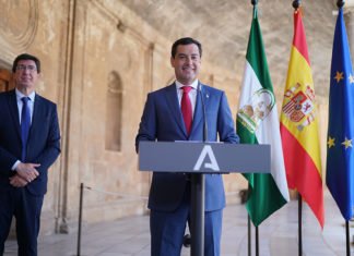 El Gobierno andaluz inicia los trámites para blindar por ley la autoridad de los docentes