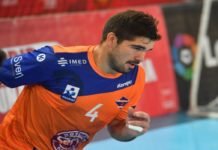 Simonet repite por segundo año en el 7 ideal de la Liga Asobal gracias a su destacada trayectoria en el Balonmano Benidorm