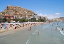 Sanidad advierte del riesgo que puede suponer una excesiva exposición solar tras el confinamiento