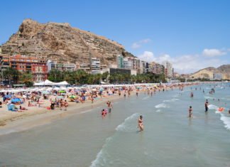 Sanidad advierte del riesgo que puede suponer una excesiva exposición solar tras el confinamiento