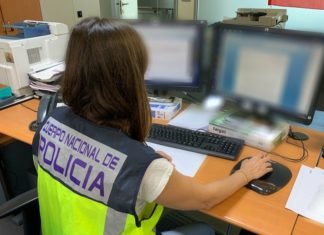 La Policía Nacional detiene en Benidorm al repartidor de una conocida empresa de mensajería por estafa