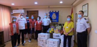 La Policía Nacional entrega a Cruz Roja más de una tonelada de alimentos recogidos entre los agentes durante el confinamiento