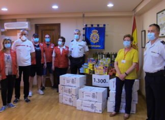 La Policía Nacional entrega a Cruz Roja más de una tonelada de alimentos recogidos entre los agentes durante el confinamiento
