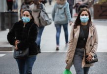 La falta de protección en las reuniones familiares y de amigos disparan los positivos en los rebrotes