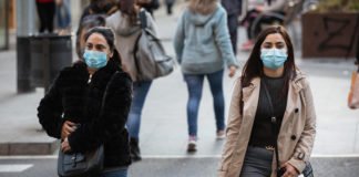 La falta de protección en las reuniones familiares y de amigos disparan los positivos en los rebrotes