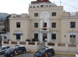 La Policía Nacional ha detenido en Denia a una persona infraganti cuando intentaba robar en una vivienda