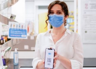 Díaz Ayuso presenta la primera Tarjeta Sanitaria Virtual en el móvil para todos los madrileños