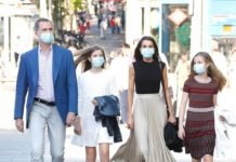 Don Felipe y Doña Letizia junto a sus hijas, la Princesa de Asturias y la Infanta Sofía, han asistido a la reapertura de los Teatros del Canal en apoyo a la cultura