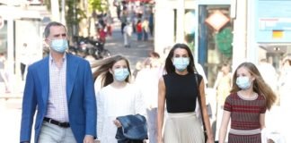 Don Felipe y Doña Letizia junto a sus hijas, la Princesa de Asturias y la Infanta Sofía, han asistido a la reapertura de los Teatros del Canal en apoyo a la cultura