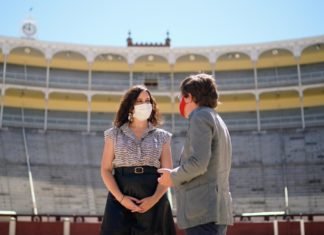 Díaz Ayuso firma un protocolo con Madrid para proteger la tauromaquia como patrimonio cultural