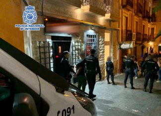 Detenidos por la Policía Nacional los autores de los robos de móviles cometidos en el Casco Histórico de Alicante