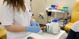 Andalucía propone abonar una gratificación especial por el Covid-19 al personal del sistema sanitario público