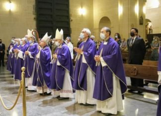 Gran participación institucional y social de Alicante en la misa por las víctimas del coronavirus