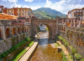 Muere un hombre en Potes al desnucarse por recibir una agresión y caer al suelo en una zona de ocio