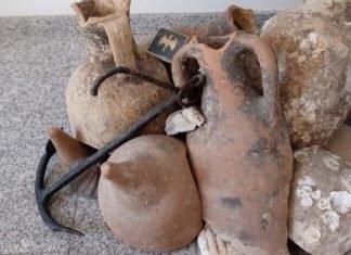Cultura y la Guardia Civil de Alicante recuperan en Santa Pola trece ánforas romanas del siglo I