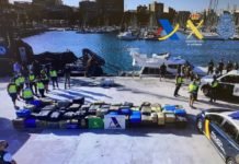 Policía Nacional y Guardia Civil interceptan en aguas próximas a Calpe un yate con 4.380 kilos de hachis
