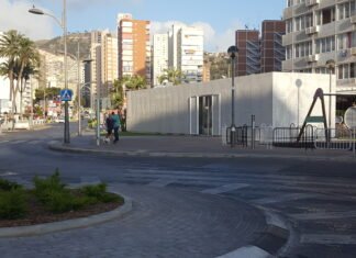 La Policía Nacional tiene que salir a promulgar que garantiza la seguridad de los turistas en Benidorm tras las últimas noticias nada tranquilizantes