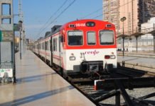 La Policía Nacional detiene a cinco jóvenes por inmovilizar un tren de cercanías y paralizar la circulación ferroviaria
