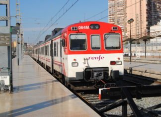 La Policía Nacional detiene a cinco jóvenes por inmovilizar un tren de cercanías y paralizar la circulación ferroviaria