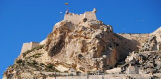 Un crimen a las faldas del Castillo de Santa Bárbara da inicio a la nueva obra del escritor alicantino Jorge Zaragoza Gómez