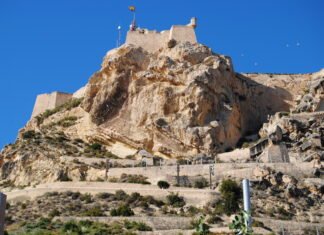 Un crimen a las faldas del Castillo de Santa Bárbara da inicio a la nueva obra del escritor alicantino Jorge Zaragoza Gómez