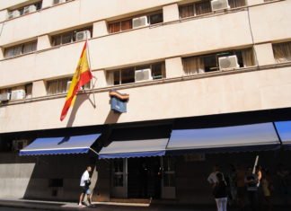 Benidorm se queda sin patrullas de policía nacional en sus calles al trasladar Interior todos los efectivos a cuidar inmigrantes a Alicante
