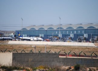 El Consell Valenciano exige al Gobierno de España “activar ya” la segunda pista del aeropuerto de Alicante-Elche y la ampliación de Manises