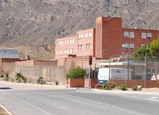 Ingresa en prisión un detenido por la Policía Nacional en Alcoy por herir a su vecino con un cuchillo