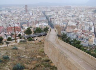 Alicante limita la circulación en la ronda del Castillo por obras en la red de saneamiento