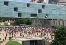 El alcalde de Benidorm atendió a las entidades organizadoras de la marcha de respeto al sector turístico celebrada ayer domingo en la ciudad