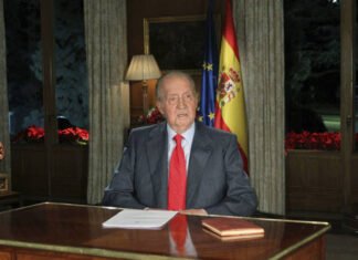 El rey emérito Juan Carlos I comunica al rey Felipe VI su decisión de abandonar España