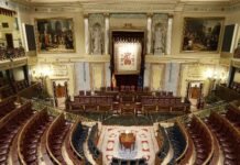 España necesita enviar al paro a casi todos sus políticos