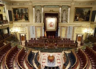 España necesita enviar al paro a casi todos sus políticos