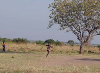 Mueren nueve niños en Uganda tras haber sido impactados por un rayo mientras jugaban fútbol