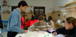 Educación suma en Andalucía 8.000 profesionales de refuerzo a la red pública con 4.000 nuevos docentes