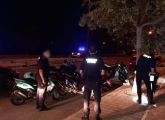 La Policía Local de Alicante aborta una carrera de ciclomotores en Avenida de las Naciones