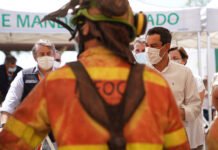 El presidente de Andalucía destaca la coordinación plena entre administraciones que ha evitado daños mayores en Huelva