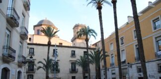 Alicante suplica a Sanidad que se permita a los pubs de copas el uso limitado de las terrazas para salvar sus economías