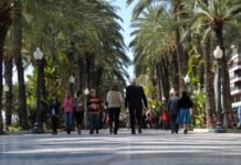 Alicante honra a la Virgen del Remedio con la Alborada, el Desembarco Moro y un zoco árabe